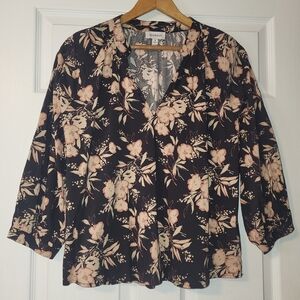 Evereve‎ Floral Blouse Women's Size Medium. Cotton Rayon Blend